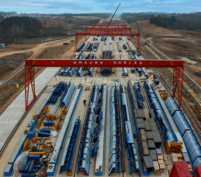 湖北路橋赤壁30m赤壁液壓箱梁模板施工現(xiàn)場(chǎng)